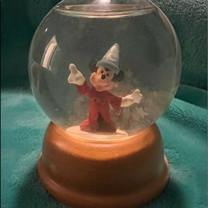 The first limited edition Disney’s Mickey snow globe